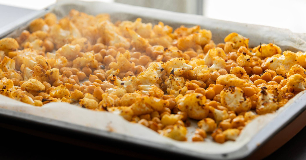 High-protein anti-inflammatory tandoori chicken sheet pan dinner